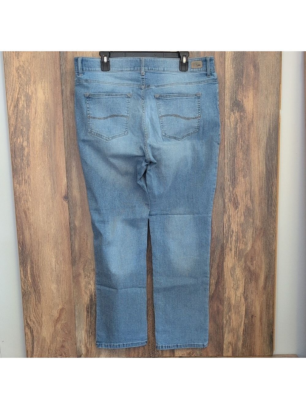 Lee Women's Regular Fit Straight Leg Mid Rise Flex Motion Jeans 18 C236